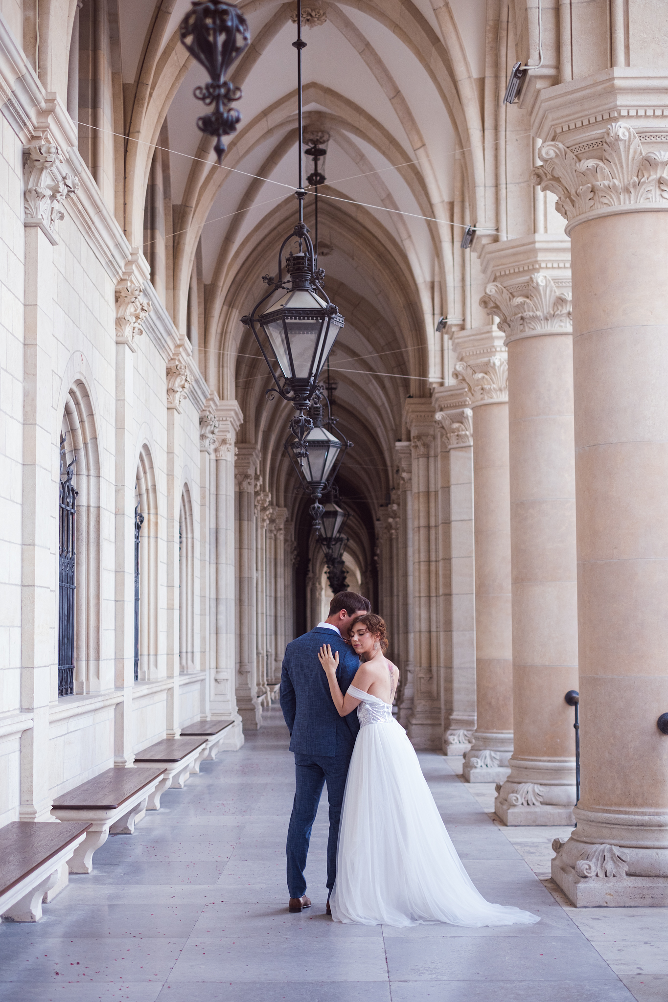 Vienna wedding photoshoot by the city hall captured by vienna photographer Mila