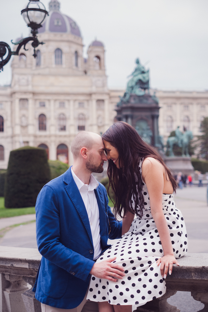 Wien1404-19 Romantic couple photoshoot near the Natural History Museum in Vienna