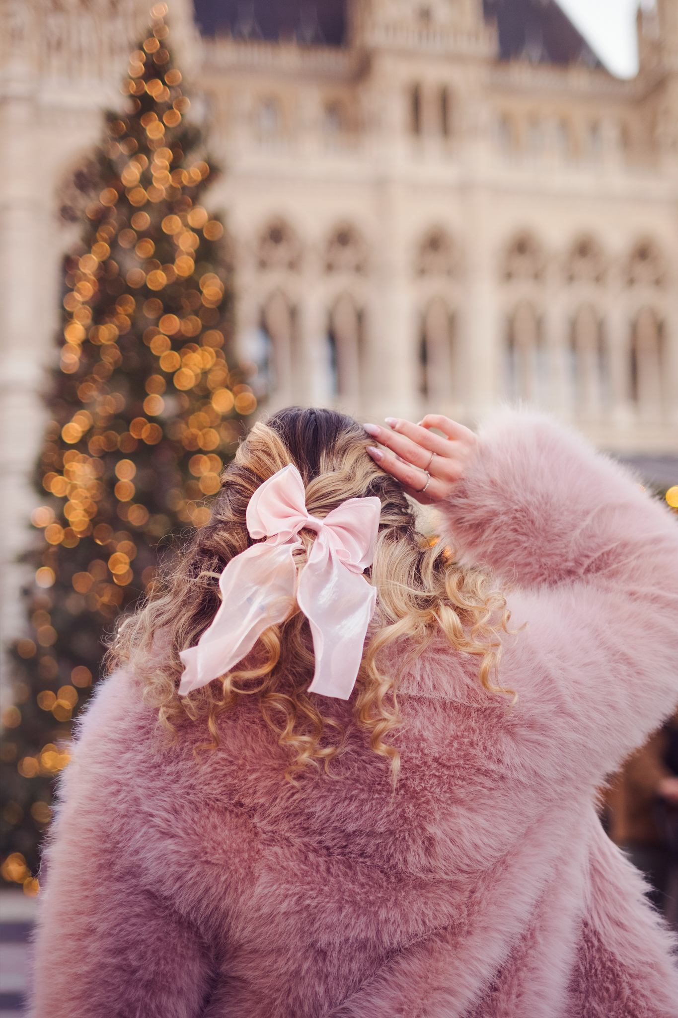 christmas-markeit-in-vienna.jpg romantic photoshoot at christmas market in vienna