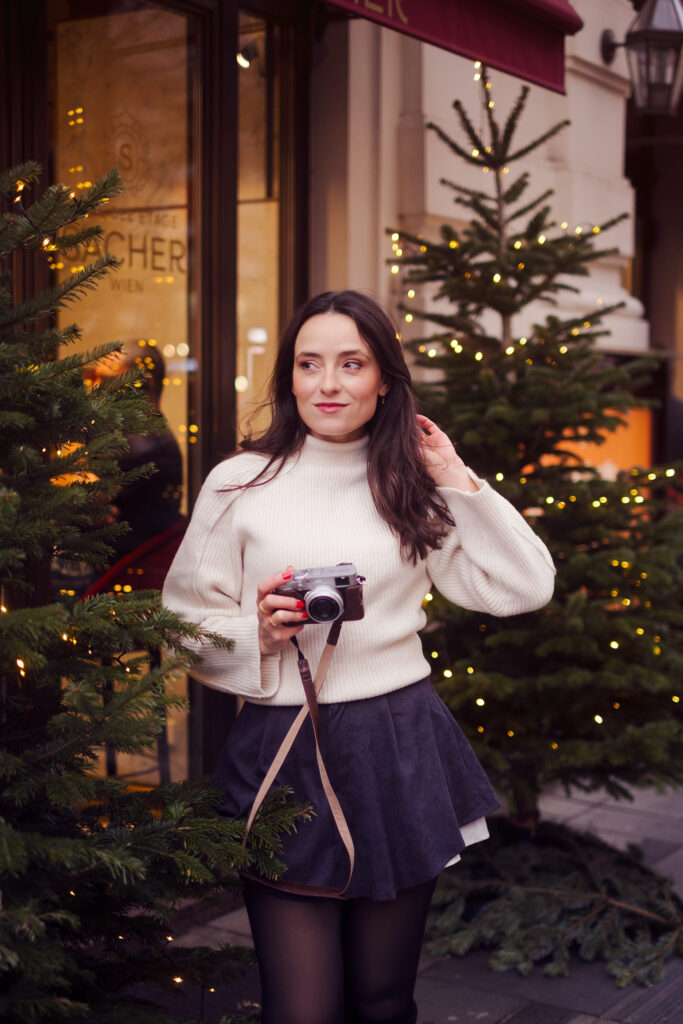 Winter Vienna photoshoot with Christmas lights and romantic atmosphere