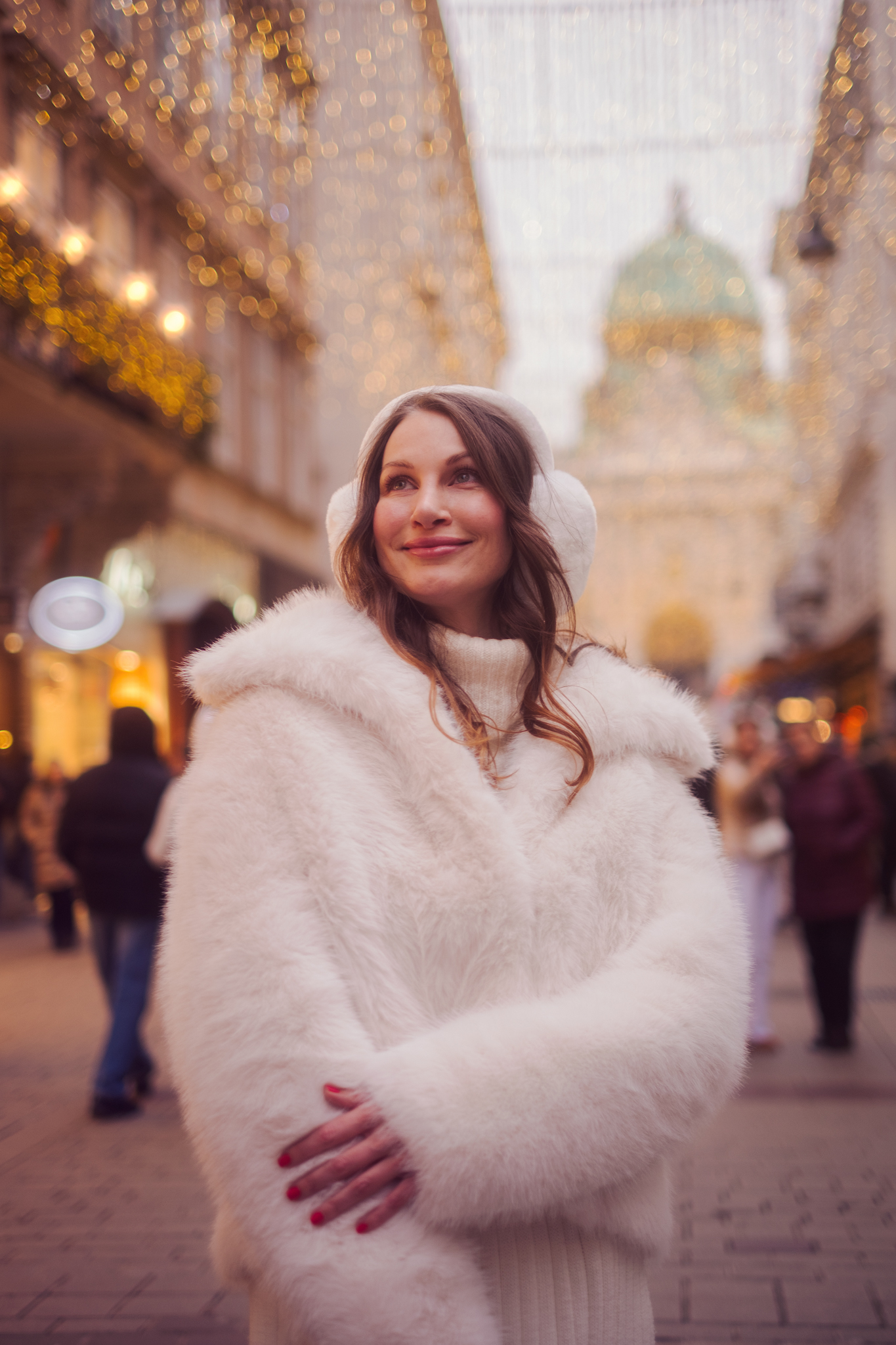 winter-vienna-photoshoot-elegant-coat.jpg Winter Vienna photoshoot with elegant coat and city lights