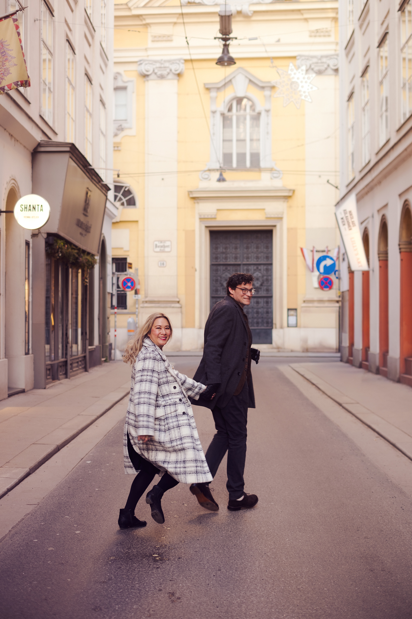 Cinematic couple photoshoot with a photographer in Vienna