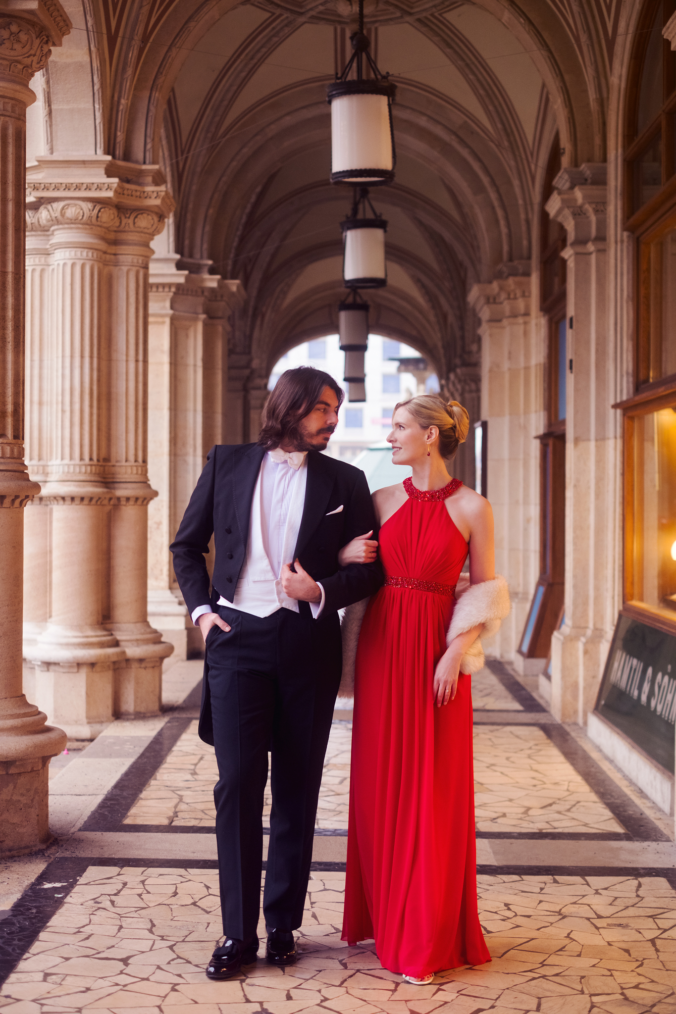 A couple photoshoot by the Vienna State Opera with a Vienna Photographer.