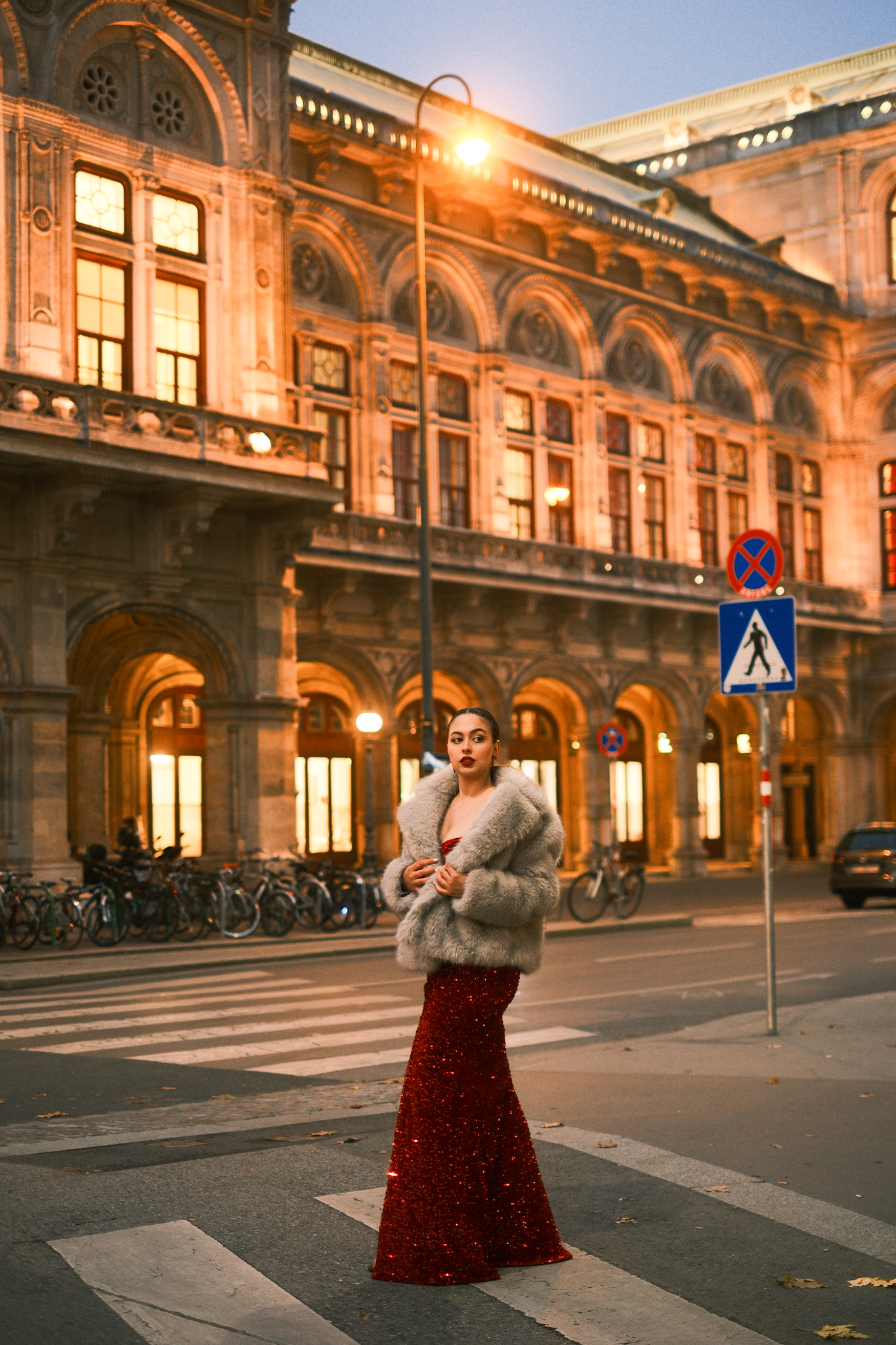 Solo evening Photoshoot in Vienna with Vienna photographer by the Albertina