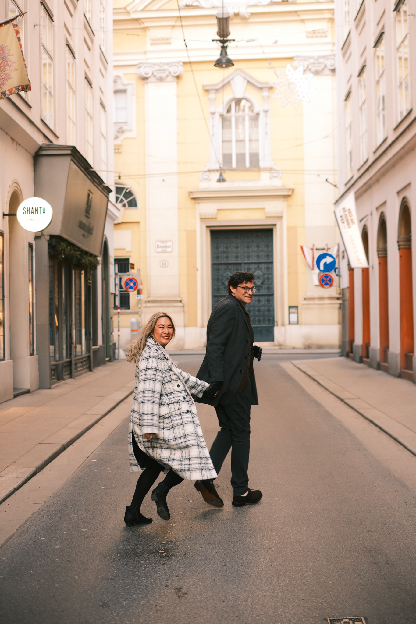 Cinematic couple photoshoot with a photographer in Vienna