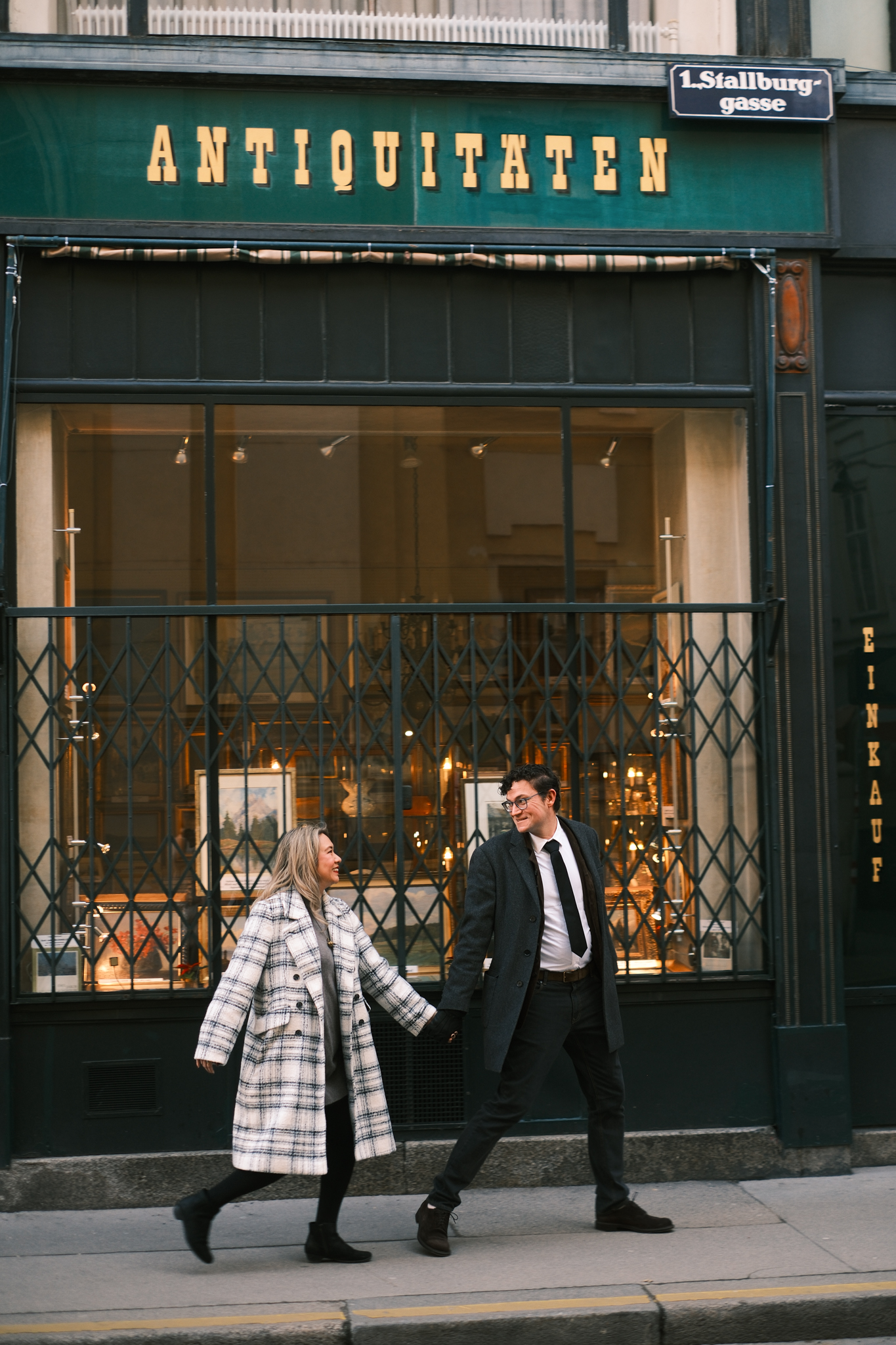 Bridal Photoshoot with Vienna Photographer by the Hofburg Palace