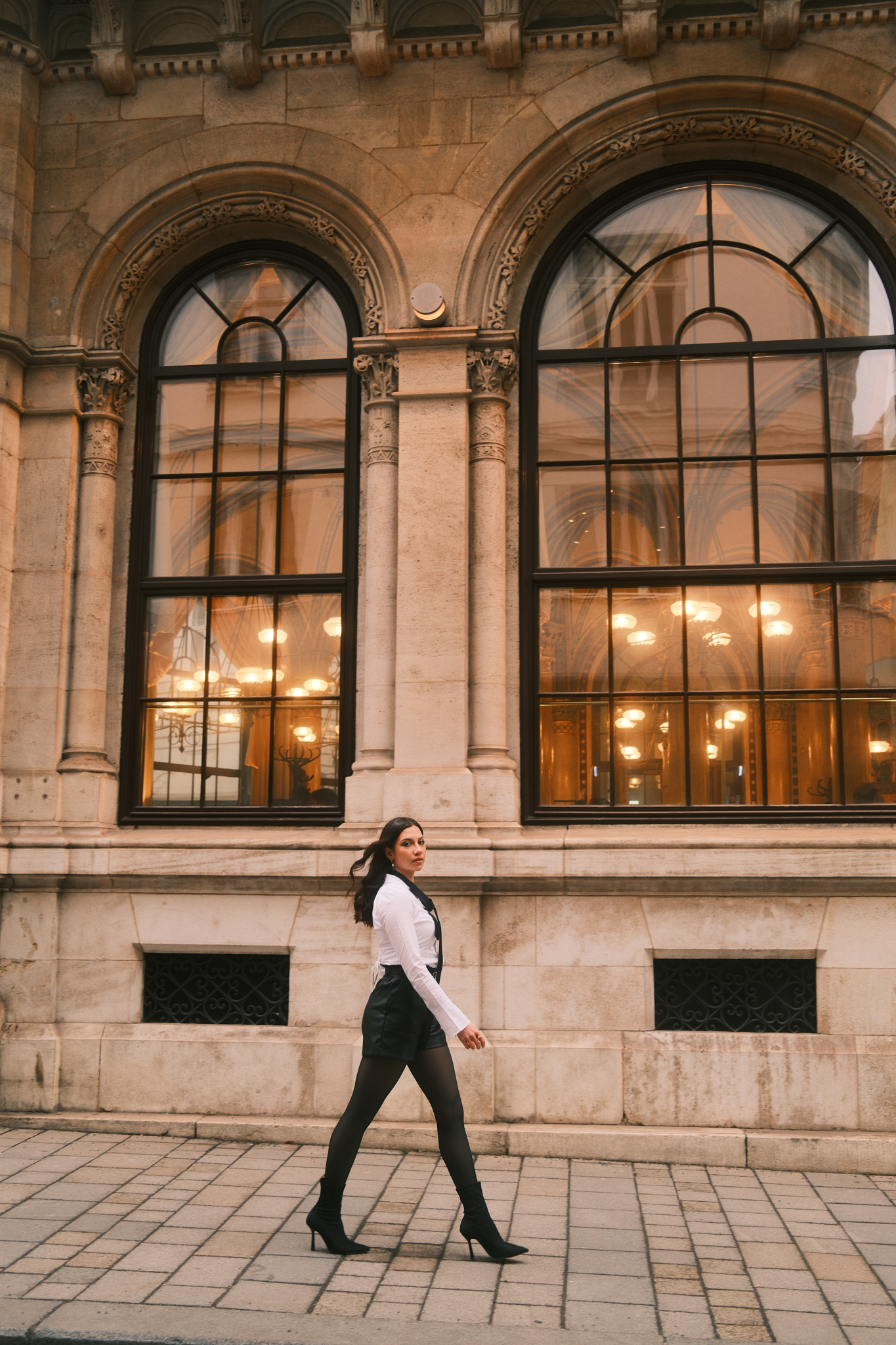 Vienna Photographer capturing a romantic engagement photoshoot by the hofburg palace in vienna