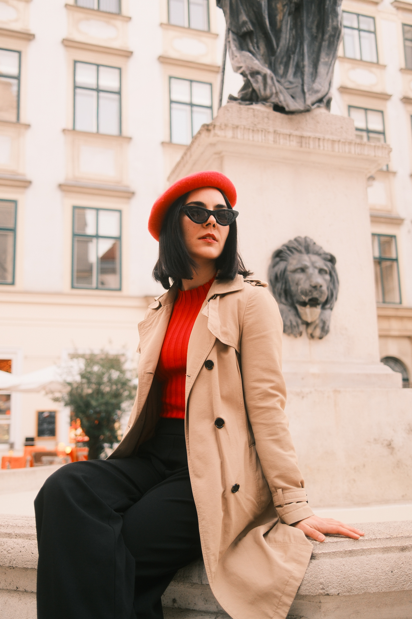 Solo traveler photoshooting in Vienna with a Vienna photographer