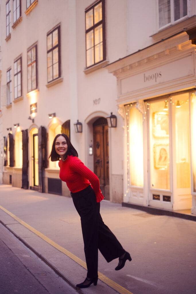 Romantic Vienna photoshoot with soft seasonal light