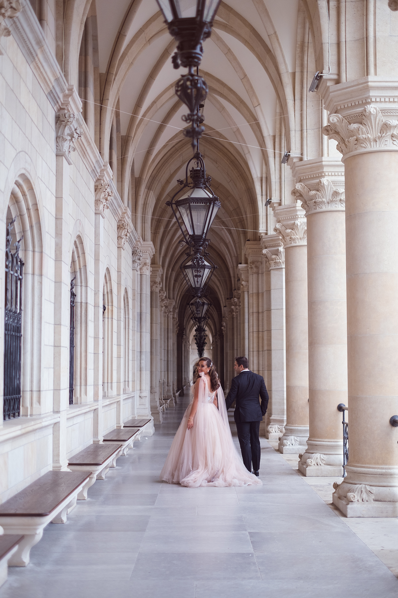 vienna-photoshoot-couple-soft-light.jpg Couple photoshoot in Vienna with romantic soft light